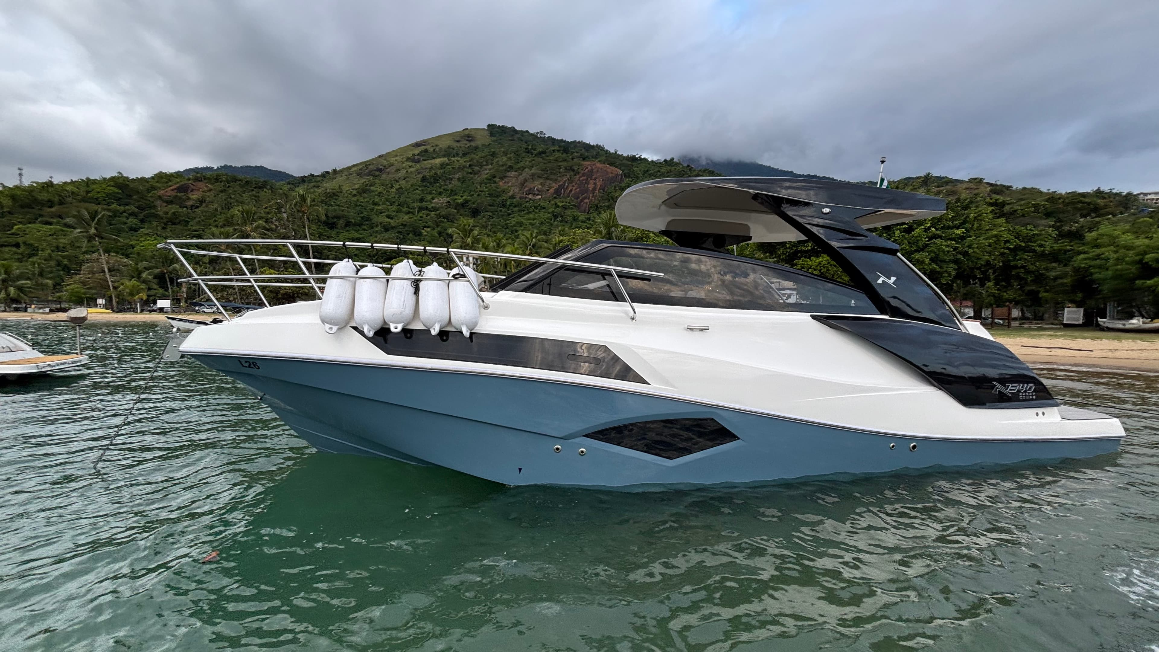 Lancha Boatlux no Litoral Norte SP