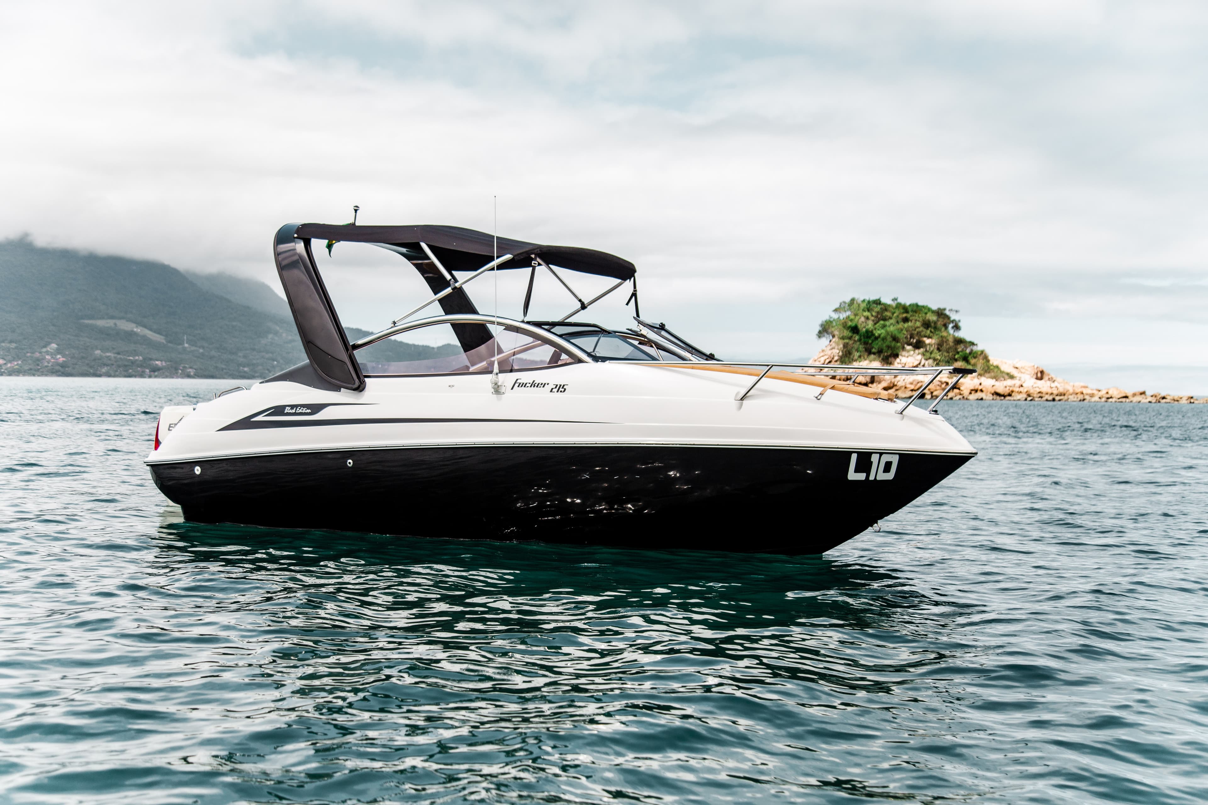Focker 215 Black Edition Cabinada São Sebastião
